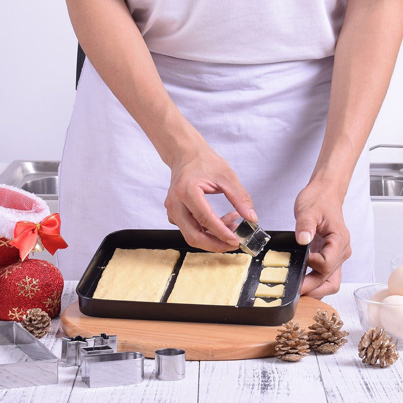 18 piece Christmas stainless steel 3D cookie mold gingerbread house cookie mold set