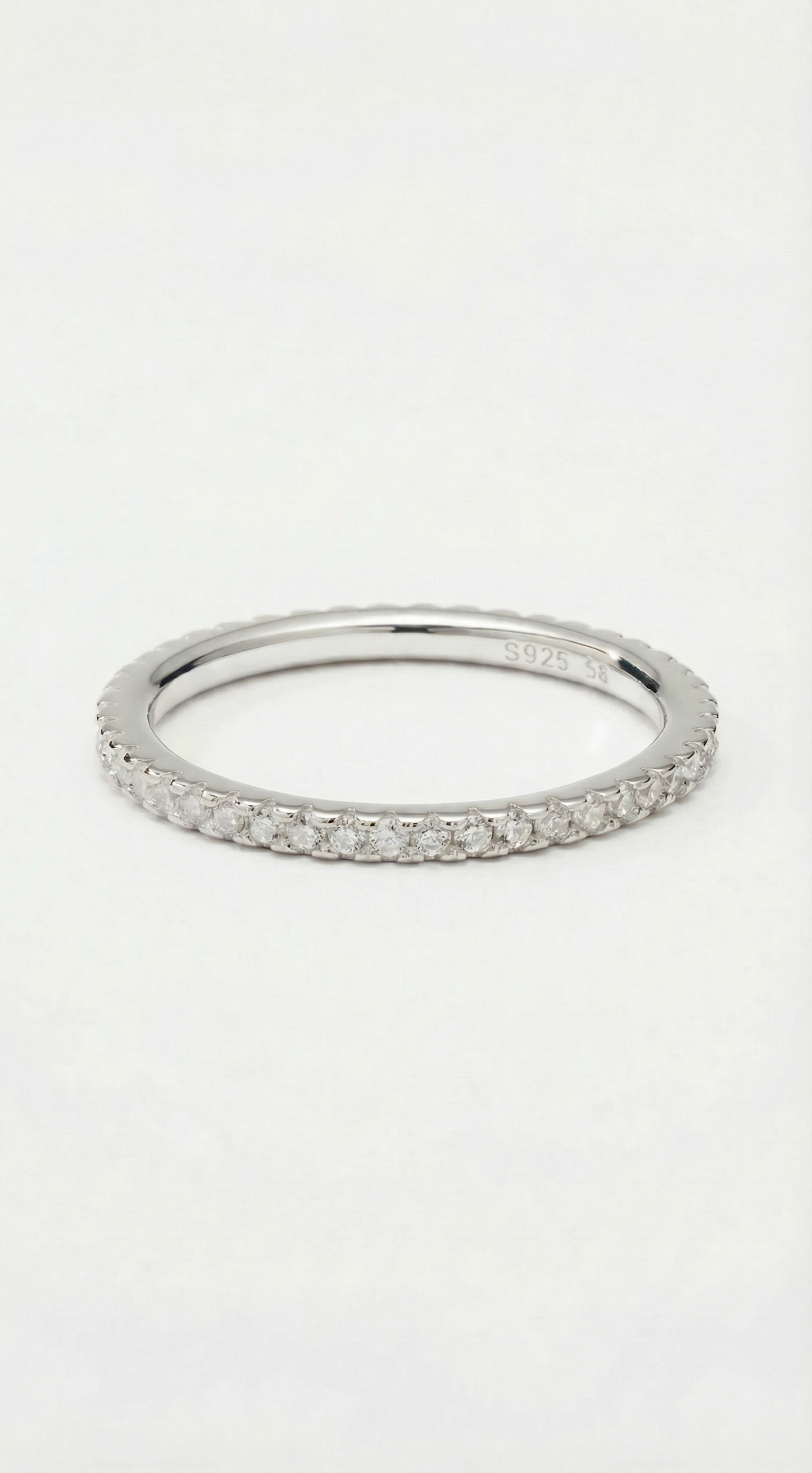 The M Essential Pavé Band